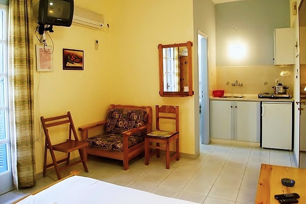 Apartament Idroussa Batsíon Pokój zdjęcie