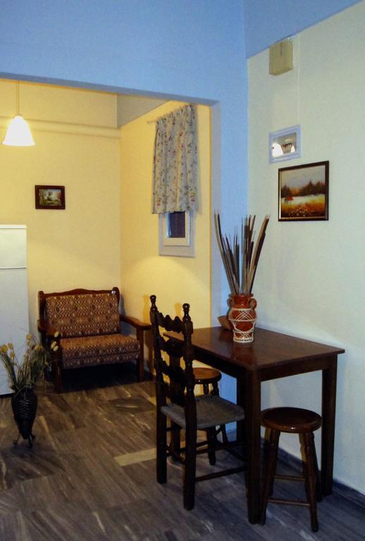 Apartament Idroussa Batsíon Pokój zdjęcie