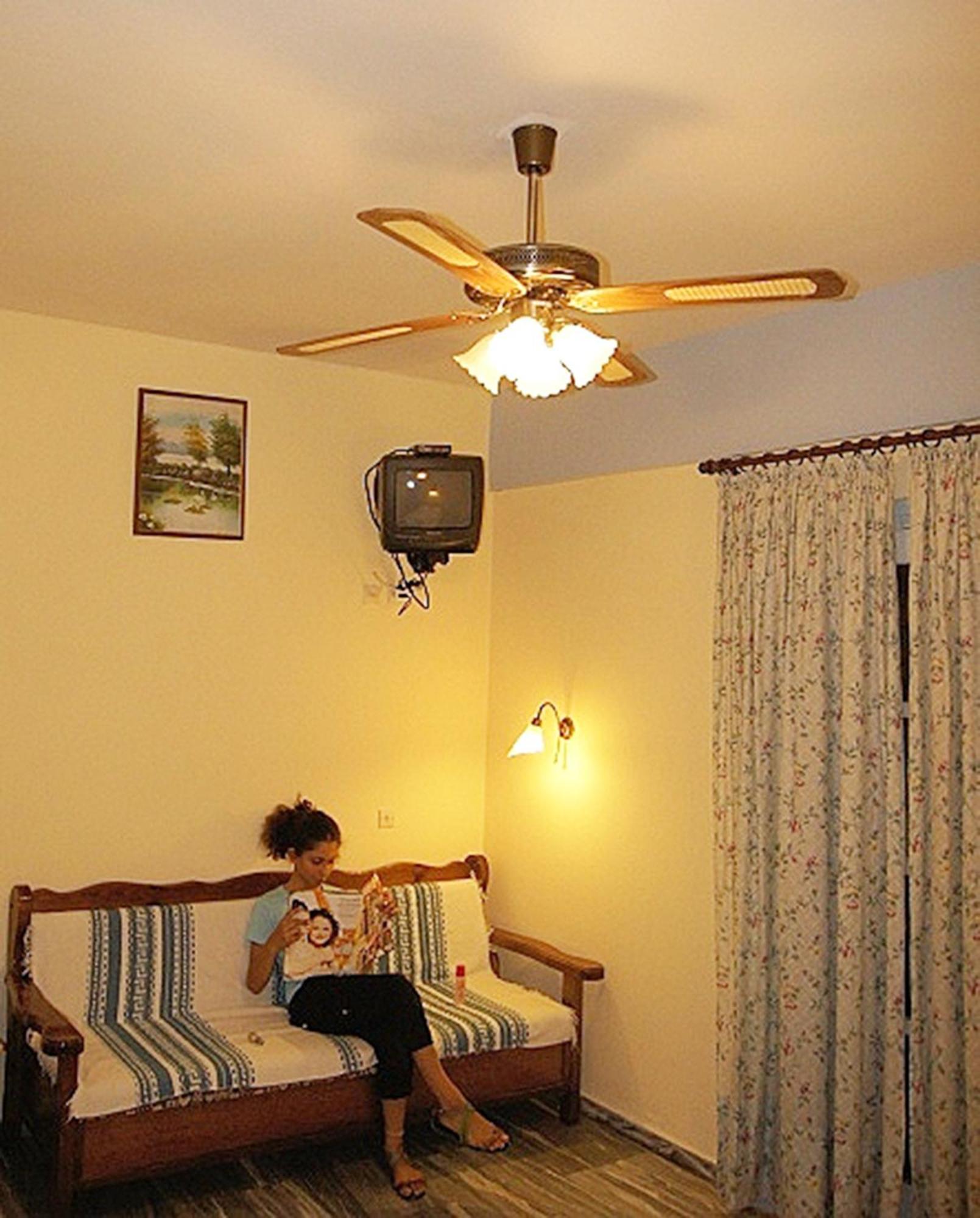 Apartament Idroussa Batsíon Pokój zdjęcie